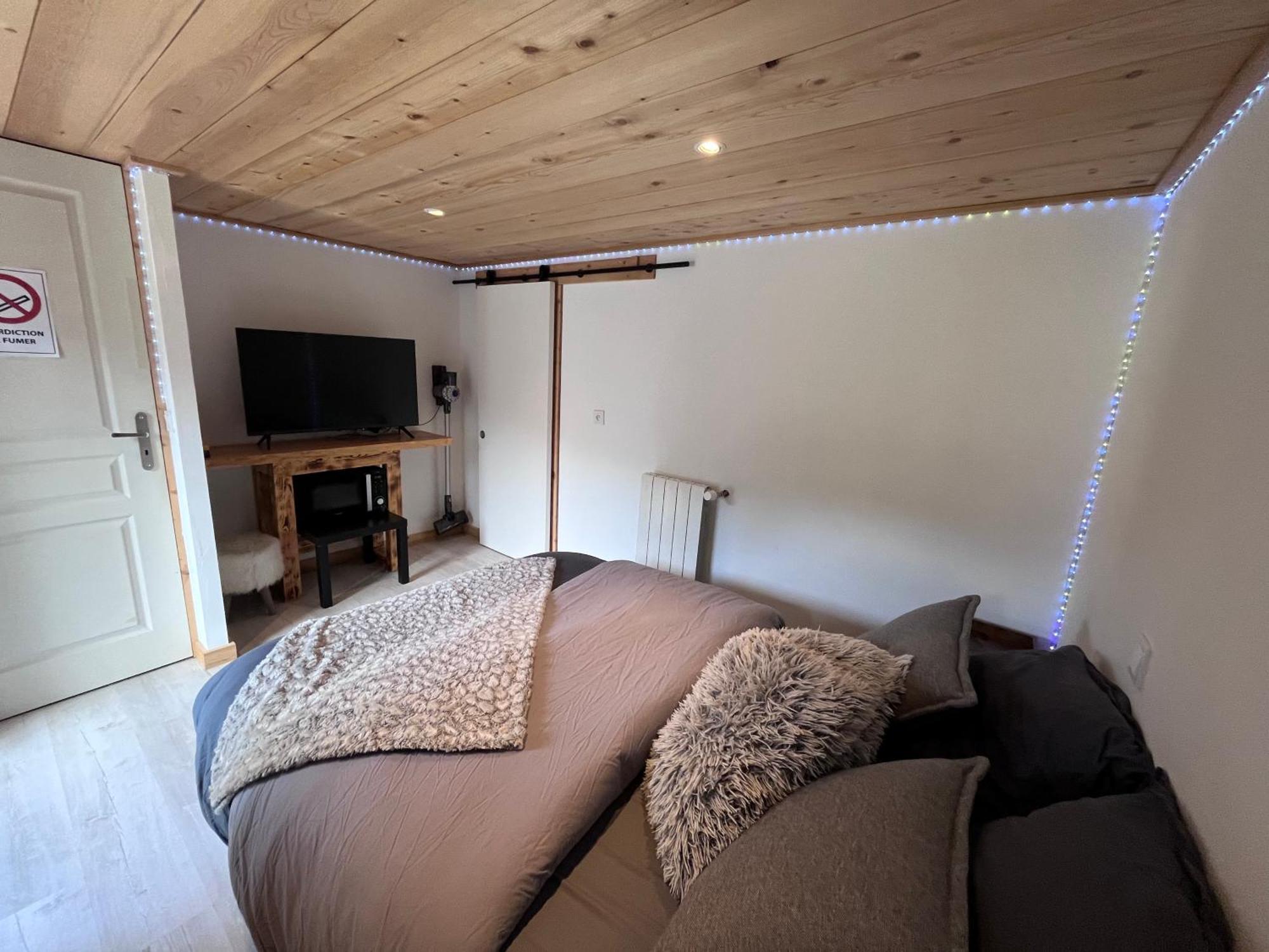 Chambre Individuelle Avec Salle D'Eau - Wc Et Parking ลาปลาญ ภายนอก รูปภาพ